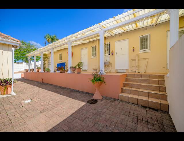 8 BEDROOM HOUSE FOR SALE IN ESCOMBE